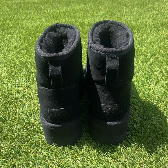LIKE NEW UGG Classic Mini Platform Boot! - Picture 8 of 10